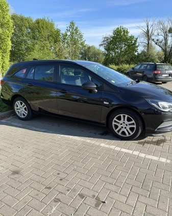 Opel Astra cena 29500 przebieg: 170000, rok produkcji 2017 z Poznań małe 407